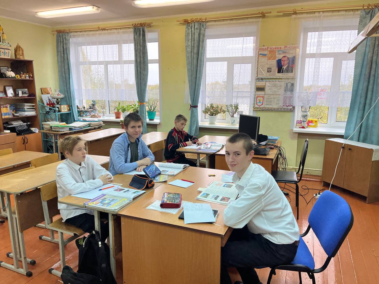 Праздничное мероприятие, посвященное Дню Учителя.